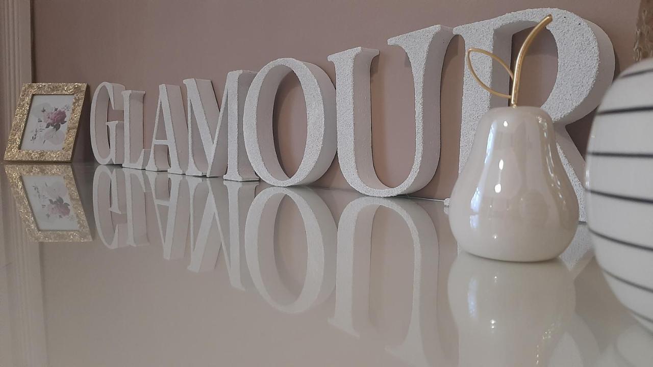 Glamour Apartman Gyula Extérieur photo
