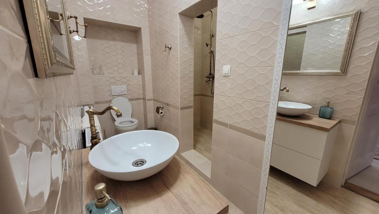 Glamour Apartman Gyula Extérieur photo