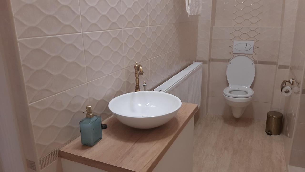 Glamour Apartman Gyula Extérieur photo