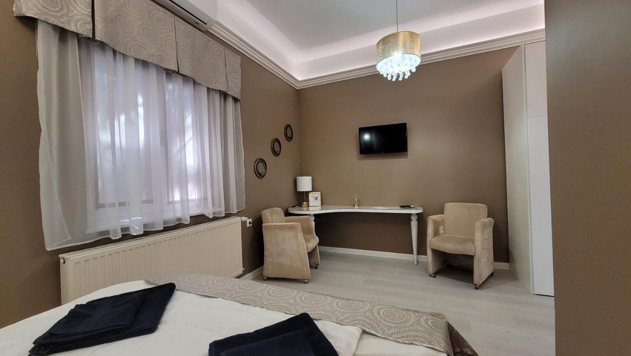 Glamour Apartman Gyula Extérieur photo