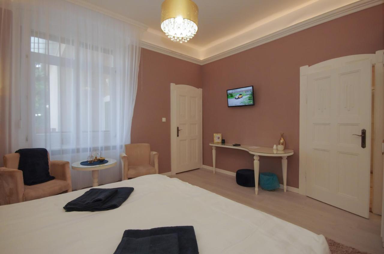 Glamour Apartman Gyula Extérieur photo