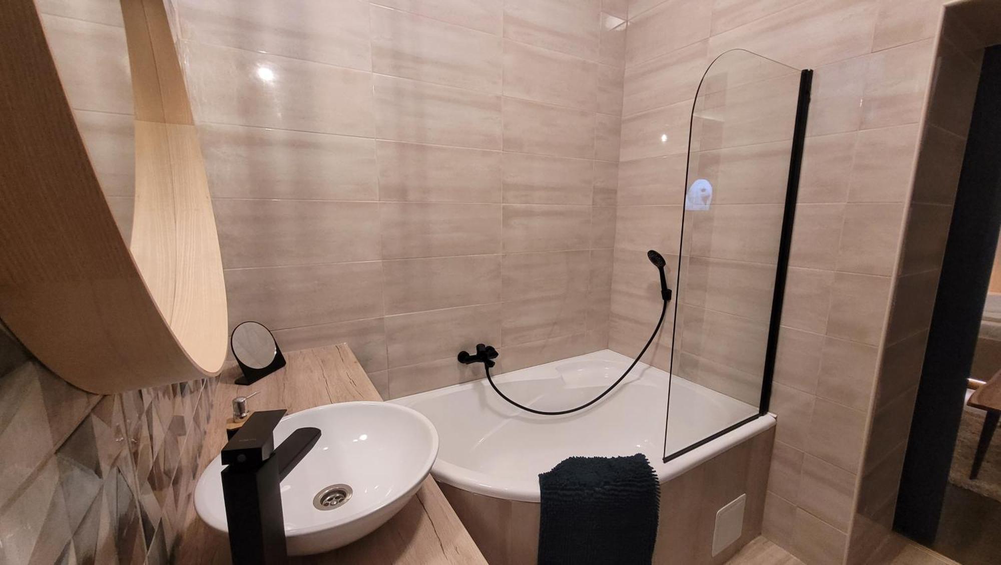 Glamour Apartman Gyula Extérieur photo